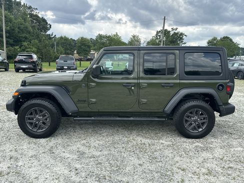 Used 2024 Jeep Wrangler Unlimited Sport AWD/4WD image 8