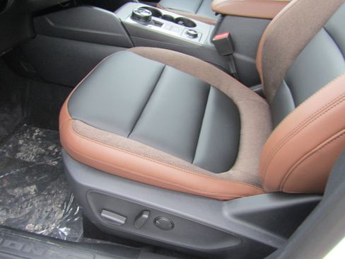 New 2025 Ford Bronco Sport Outer Banks w/ Outer Banks Tech Package+ AWD/4WD image 8
