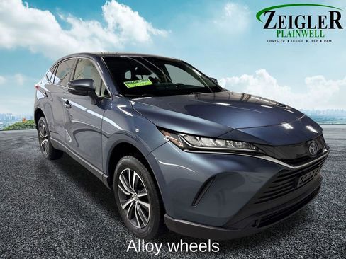 Used 2022 Toyota Venza LE image 11