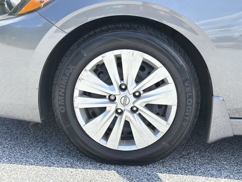 Used 2024 Nissan Sentra S FWD image 28