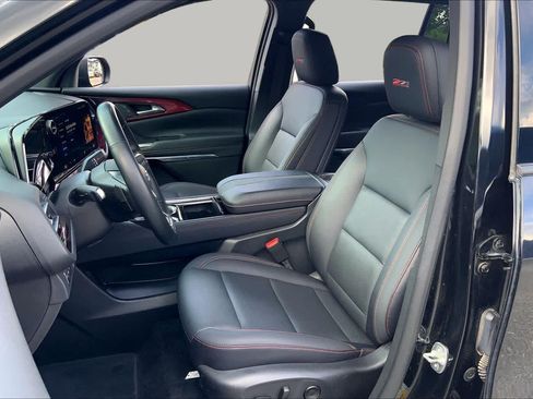 Used 2025 Chevrolet Traverse Z71 AWD/4WD image 8