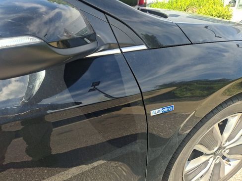 Used 2017 Hyundai Ioniq Limited FWD image 8