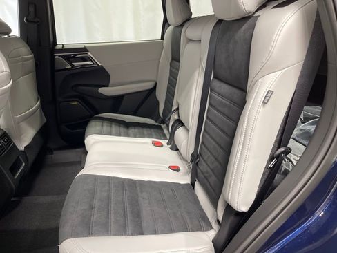 New 2025 Mitsubishi Outlander SE image 24