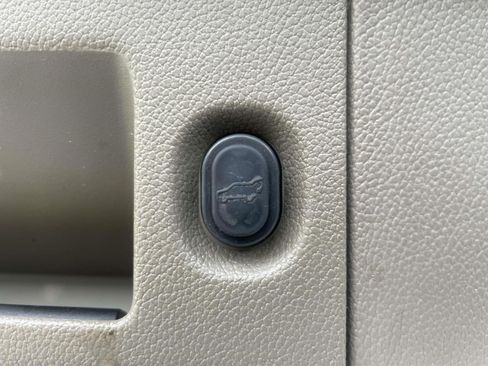 Used 2016 Chevrolet Suburban LT RWD image 8