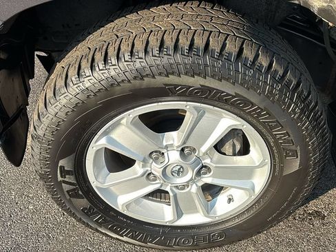 Used 2018 Toyota Tundra SR5 w/ SR5 Upgrade Package AWD/4WD image 34