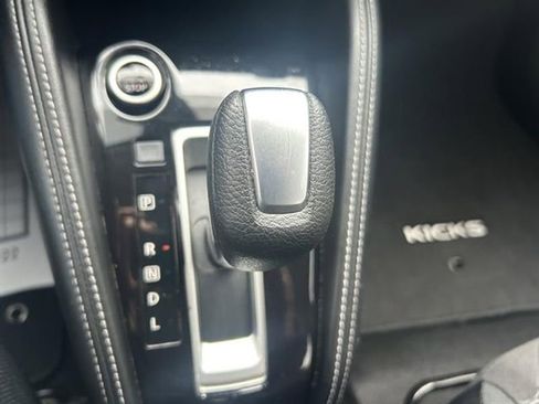 Used 2020 Nissan Kicks SV image 14