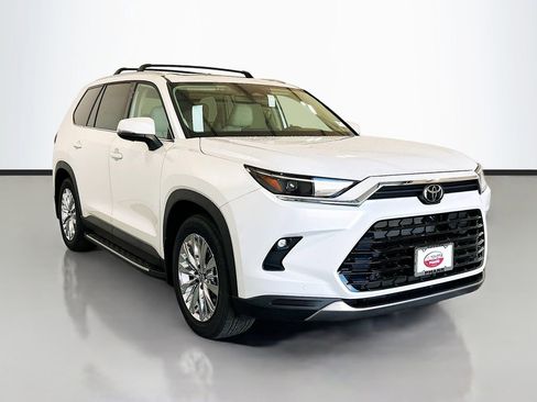 New 2026 Toyota Grand Highlander Platinum image 3