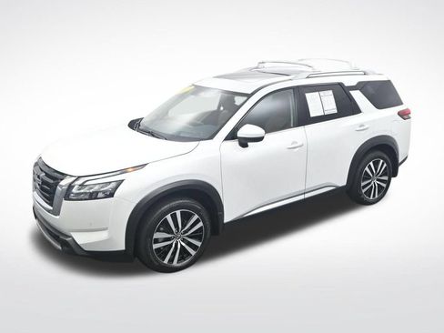 Used 2025 Nissan Pathfinder Platinum FWD image 32
