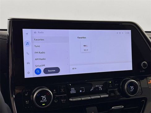 Used 2023 Toyota Highlander Limited image 26