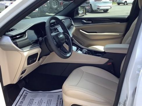 Certified 2023 Jeep Grand Cherokee Limited AWD/4WD image 13