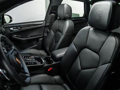 Used 2025 Porsche Macan Turbo image 5