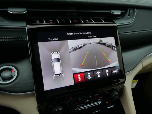 New 2025 Jeep Grand Cherokee Limited w/ Luxury Tech Group II image 11