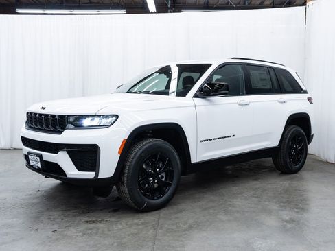 New 2026 Jeep Grand Cherokee 4WD image 3