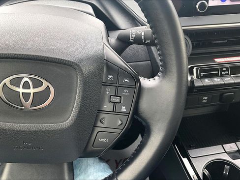 Used 2025 Toyota Prius LE FWD image 23