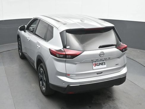 Used 2025 Nissan Rogue SV AWD/4WD image 39