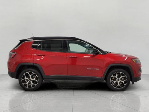 Used 2025 Jeep Compass Limited image 12