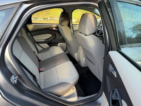 Used 2014 Ford Focus SE image 9