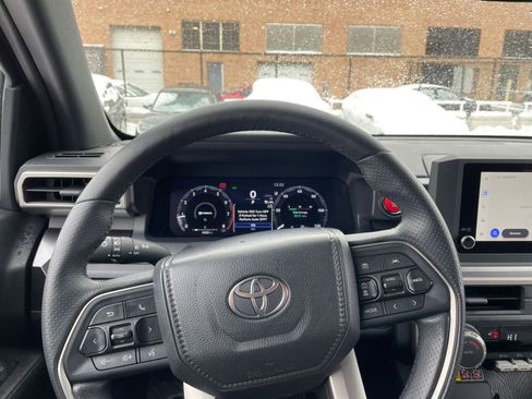 Used 2025 Toyota 4Runner TRD Off-Road image 33