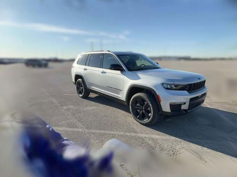 New 2025 Jeep Grand Cherokee L Limited image 16