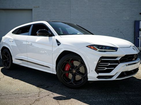 Used 2021 Lamborghini Urus image 8