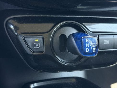 Used 2021 Toyota Prius XLE FWD image 18