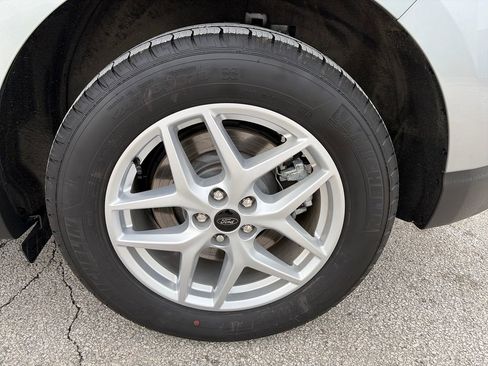 Used 2024 Ford Edge SEL w/ Convenience Package image 11