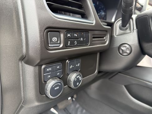Used 2024 Chevrolet Suburban Premier AWD/4WD image 28
