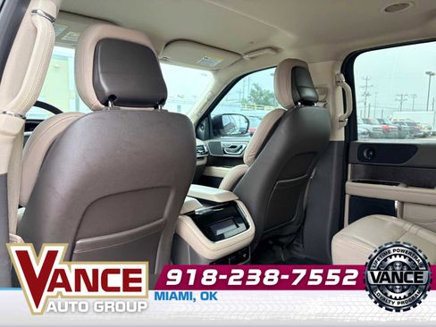 Used 2024 Lincoln Navigator Premiere AWD/4WD image 13
