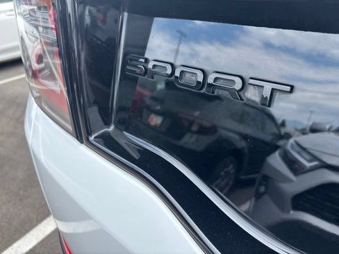 Used 2020 Land Rover Discovery Sport SE R-Dynamic AWD/4WD image 18