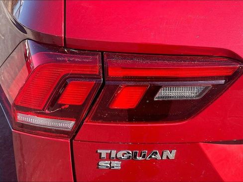 Used 2019 Volkswagen Tiguan SE w/ Panoramic Sunroof Package image 26