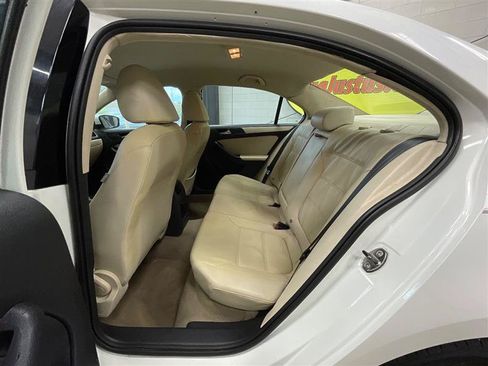 Used 2011 Volkswagen Jetta SE FWD image 18