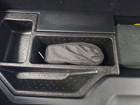 Used 2025 Rivian R1S Adventure AWD/4WD image 34