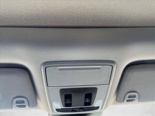Used 2025 Honda Pilot Touring image 12