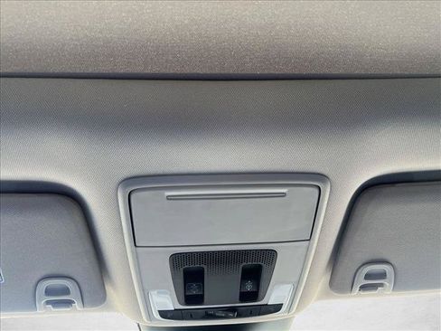 Used 2025 Honda Pilot Touring image 12