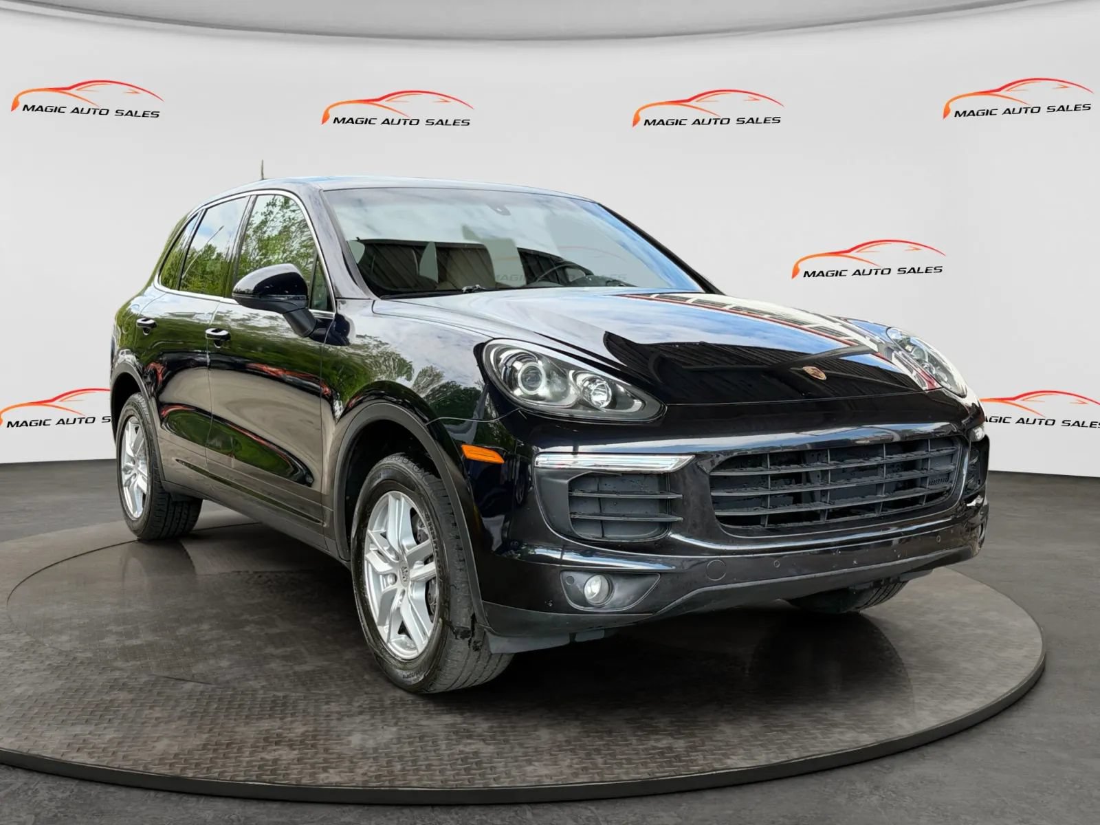 Used 2017 Porsche Cayenne w/ Premium Package AWD/4WD image 5