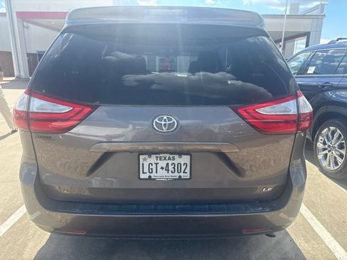 Used 2015 Toyota Sienna LE FWD image 7