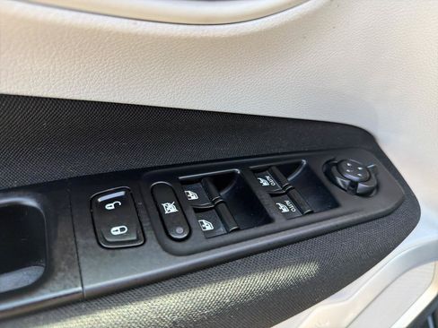 Used 2018 Jeep Renegade Latitude w/ Safety & Security Group AWD/4WD image 15