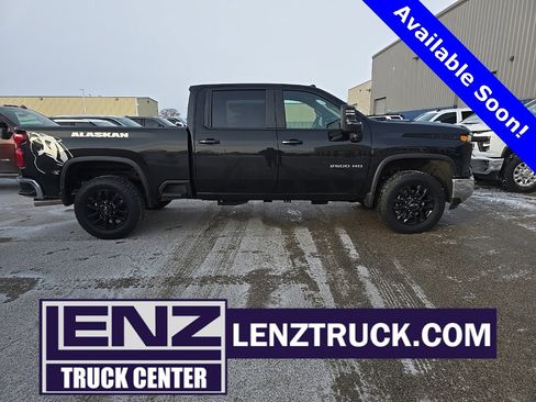 Used 2025 Chevrolet Silverado 2500 LT image 1