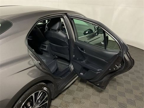 Used 2020 Toyota Camry SE image 32