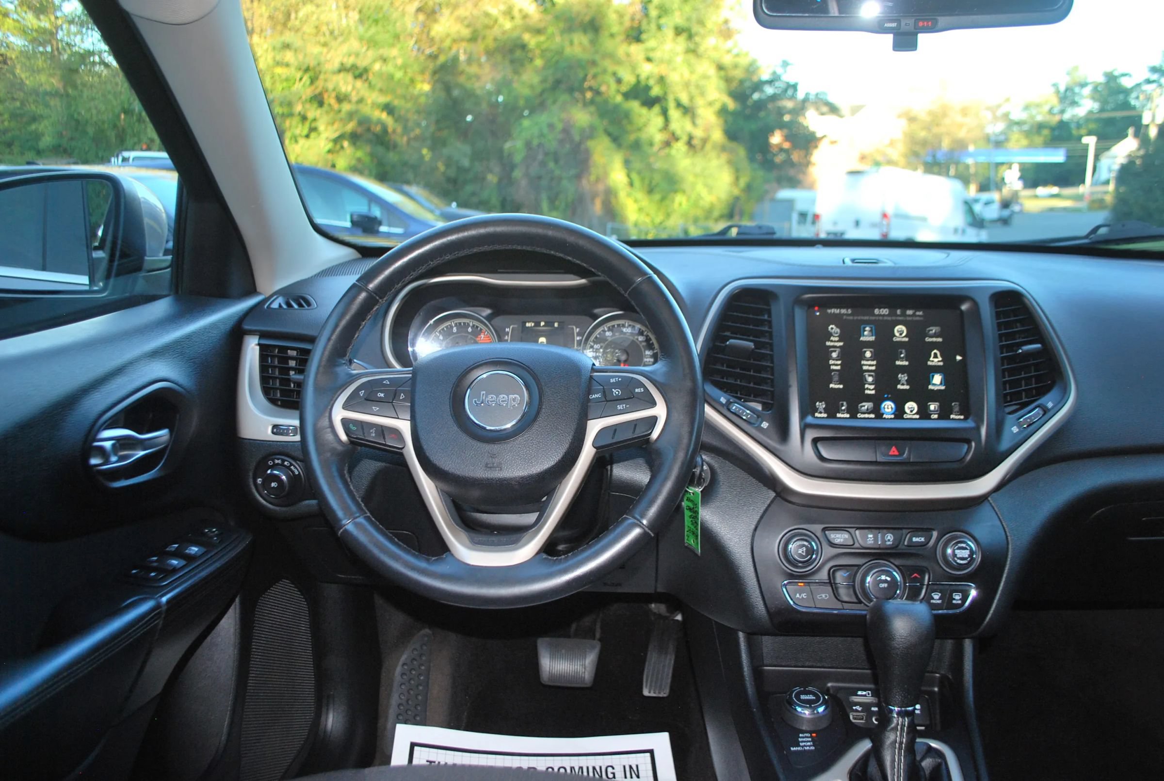 Used 2016 Jeep Cherokee Latitude w/ Cold Weather Group AWD/4WD image 11