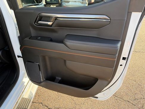 Used 2023 GMC Sierra 1500 AT4 w/ Technology Package AWD/4WD image 8