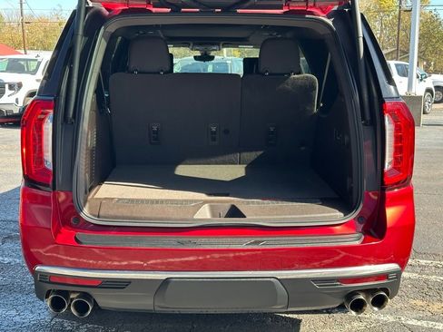 Used 2021 GMC Yukon XL Denali w/ Denali Premium Package image 8