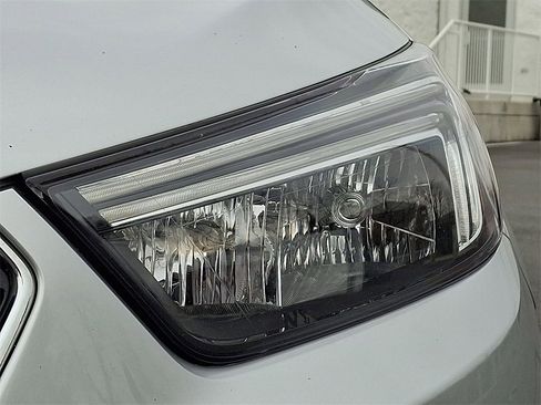 Used 2021 Buick Encore Preferred image 8