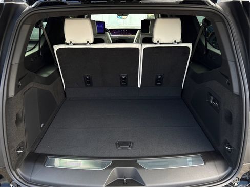 New 2026 Cadillac Escalade ESV Platinum Sport w/ LPO, ONYX Package image 11