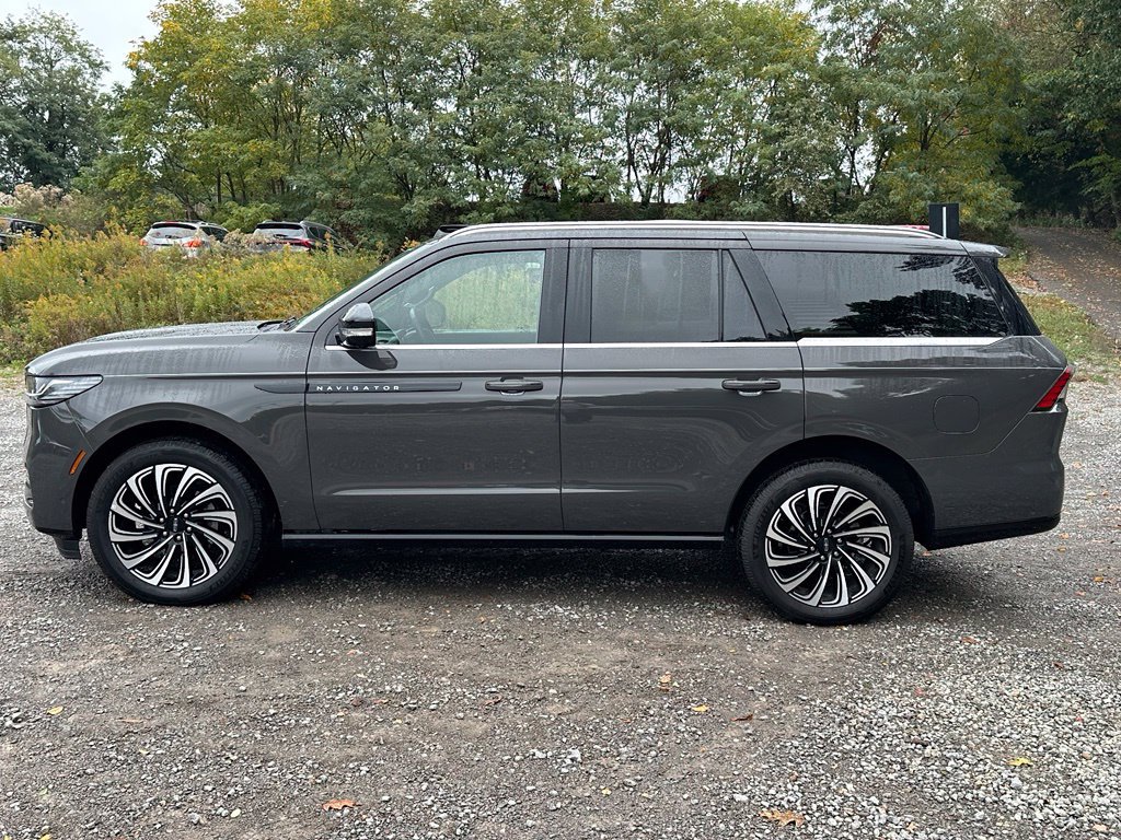 New 2025 Lincoln Navigator Black Label AWD/4WD image 2