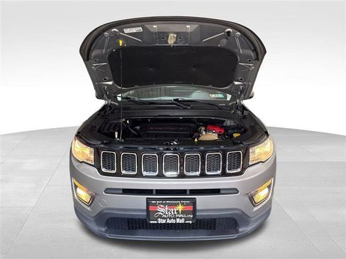 Used 2019 Jeep Compass Latitude w/ Cold Weather Group image 11