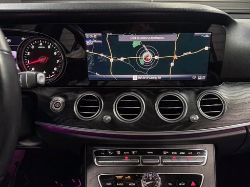 Used 2019 Mercedes-Benz E 300 E 300 4MATIC AWD Luxury Sedan image 29
