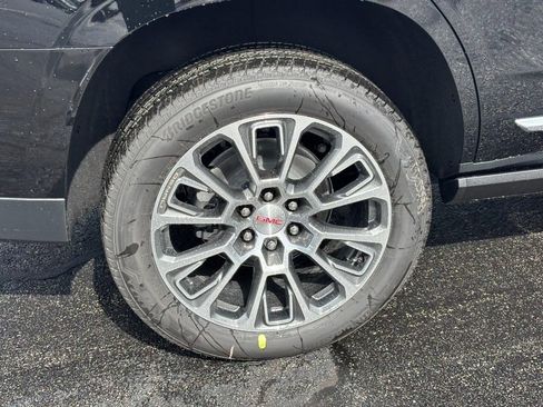New 2026 GMC Yukon Denali w/ Sun & Power Step Package AWD/4WD image 4