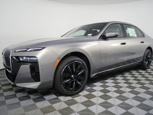 Used 2026 BMW 740i image 8