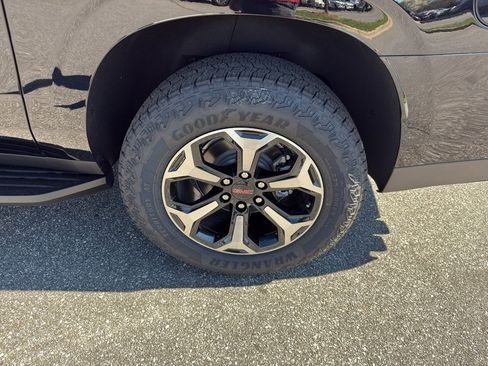 New 2026 GMC Yukon XL AT4 AWD/4WD image 24